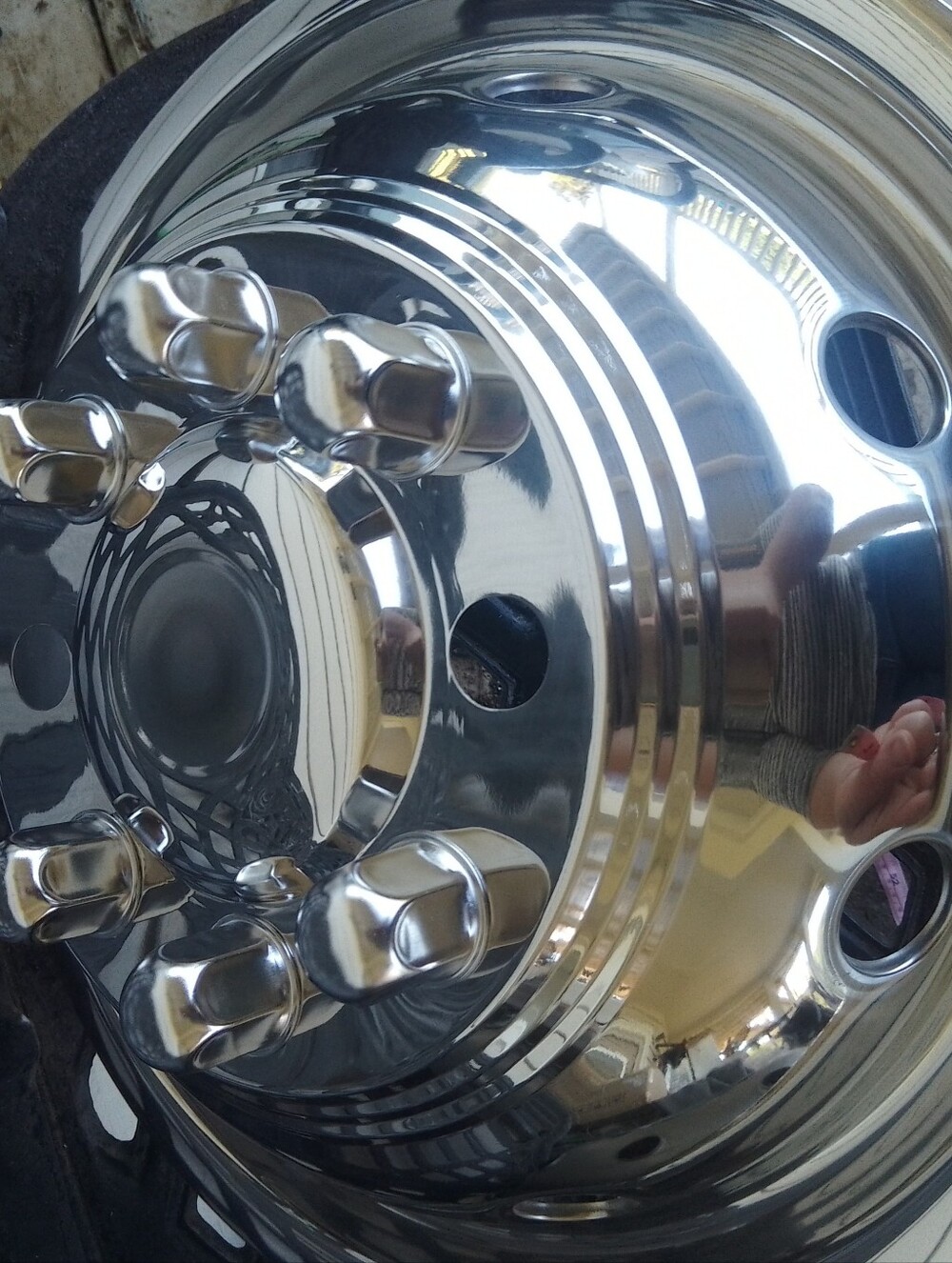 Large Hubcap - Picture 3 of 5